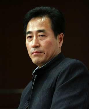 杨立新个人资料简介,才华横溢的演员，多面手的艺术人生